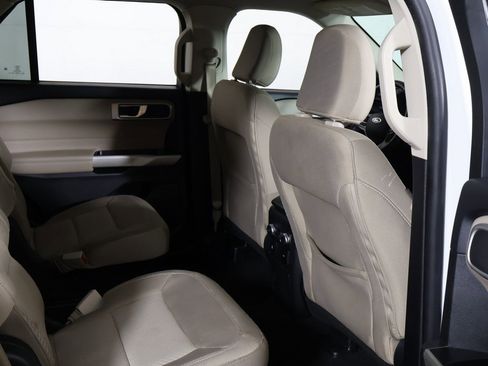Used 2022 Ford Explorer XLT image 28