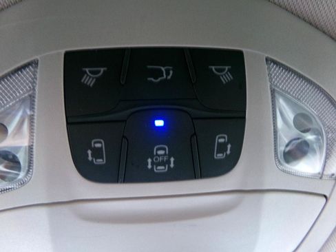 Used 2023 Chrysler Pacifica Touring-L AWD/4WD image 27