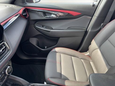 Used 2025 Chevrolet TrailBlazer RS w/ Convenience Package image 14