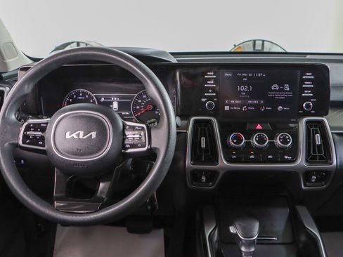 Used 2023 Kia Sorento LX image 17