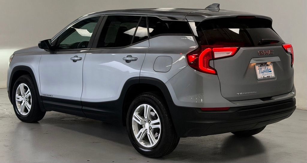 Used 2024 GMC Terrain SLE FWD image 4