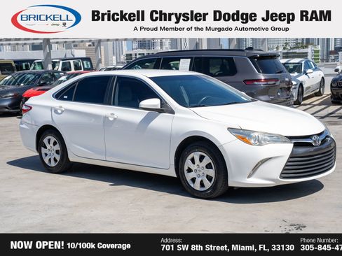 Used 2017 Toyota Camry LE image 3