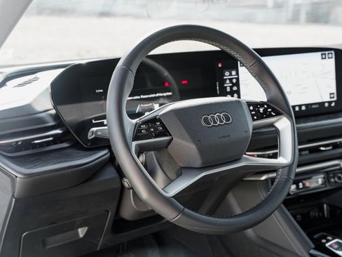 Certified 2025 Audi Q5 Premium w/ Premium Plus AWD/4WD image 10