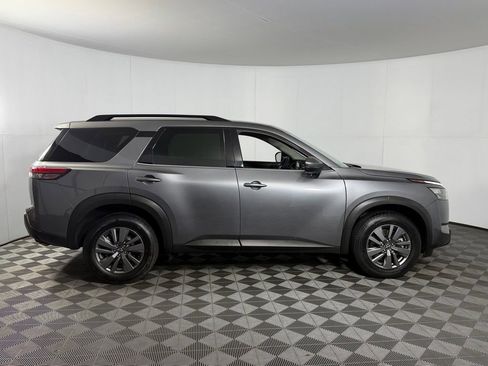 Used 2025 Nissan Pathfinder SV FWD image 5