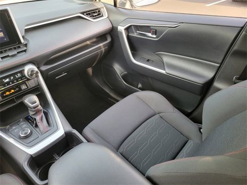 Used 2023 Toyota RAV4 SE image 19