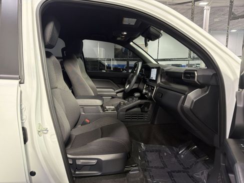 Used 2025 Toyota 4Runner SR5 AWD/4WD image 24