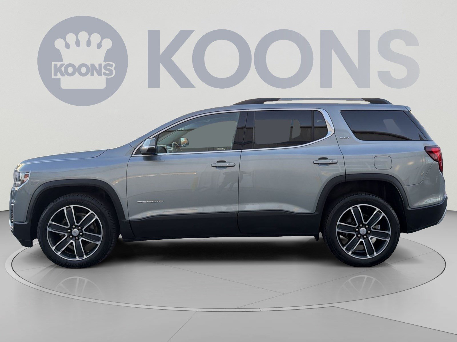 Used 2023 GMC Acadia SLT w/ Technology Package AWD/4WD image 2