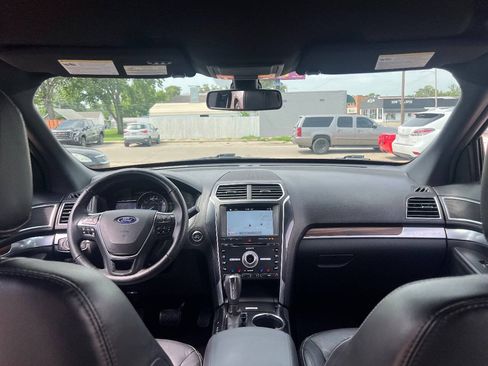 Used 2018 Ford Explorer Limited w/ Equipment Group 301A AWD/4WD image 26