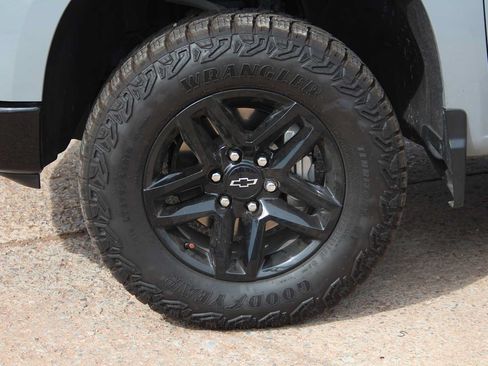 Used 2024 Chevrolet Silverado 1500 LT Trail Boss w/ Convenience Package II AWD/4WD image 19