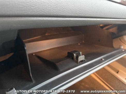 Used 2004 Ford Crown Victoria LX image 22