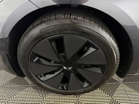 Used 2025 Tesla Model 3 Long Range AWD/4WD image 9