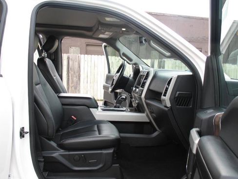 Used 2019 Ford F150 Lariat w/ Equipment Group 502A Luxury AWD/4WD image 19