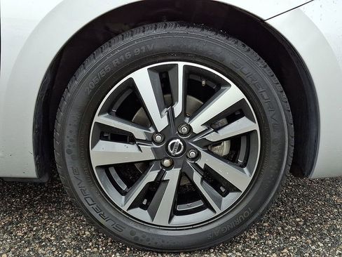 Used 2021 Nissan Versa SV image 9