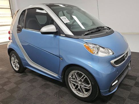 Used 2015 smart fortwo pure RWD image 3