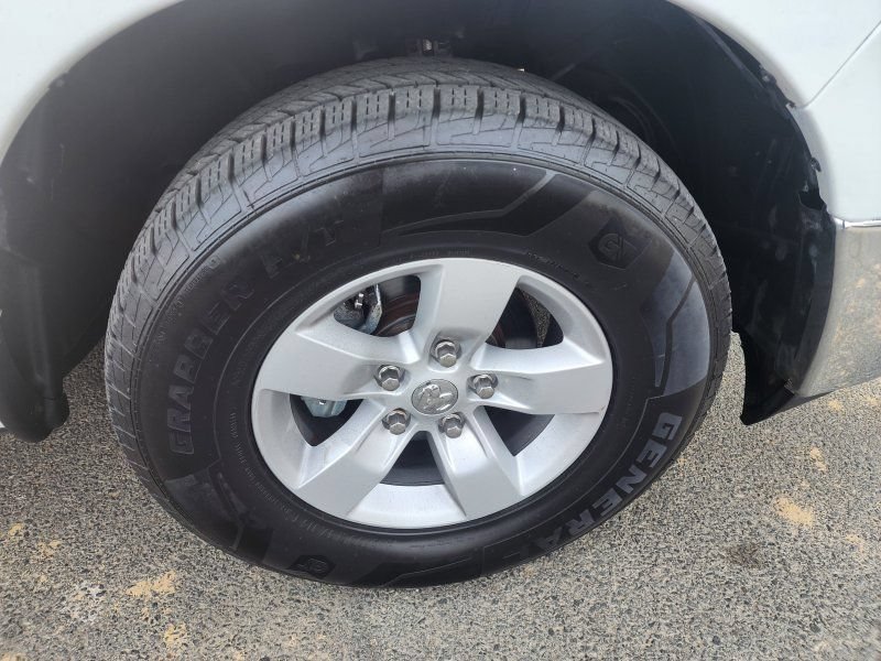 Used 2021 RAM 1500 Tradesman w/ Chrome Appearance Group RWD image 19