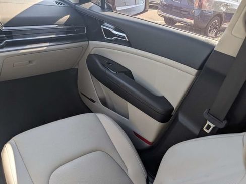 Used 2025 Kia Sportage EX w/ Premium Package FWD image 17