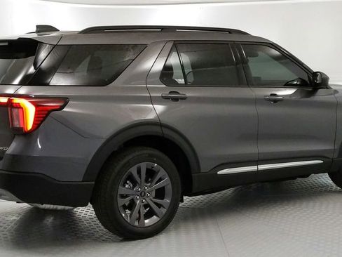 New 2025 Ford Explorer Active w/ Active Comfort Package image 3