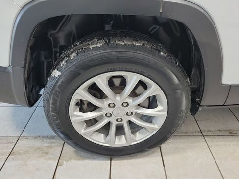 Used 2022 Jeep Cherokee Latitude Lux w/ Sun & Sound Group image 47