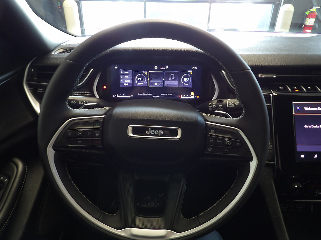 Used 2024 Jeep Grand Cherokee Laredo w/ Luxury Tech Group I AWD/4WD image 29