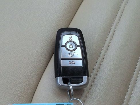 Used 2020 Ford Edge SEL FWD image 29