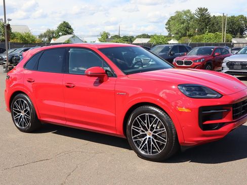Used 2025 Porsche Cayenne E-Hybrid AWD/4WD image 3