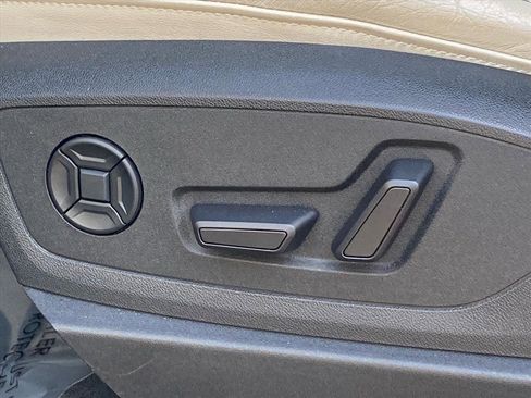 Used 2022 Audi e-tron Premium w/ Convenience Plus Package image 13