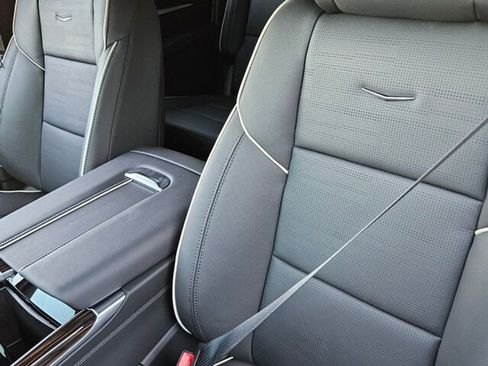 New 2026 Cadillac Escalade ESV Luxury image 16