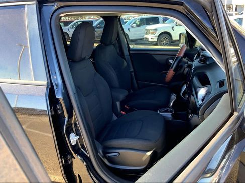 Used 2018 Jeep Renegade Latitude image 8