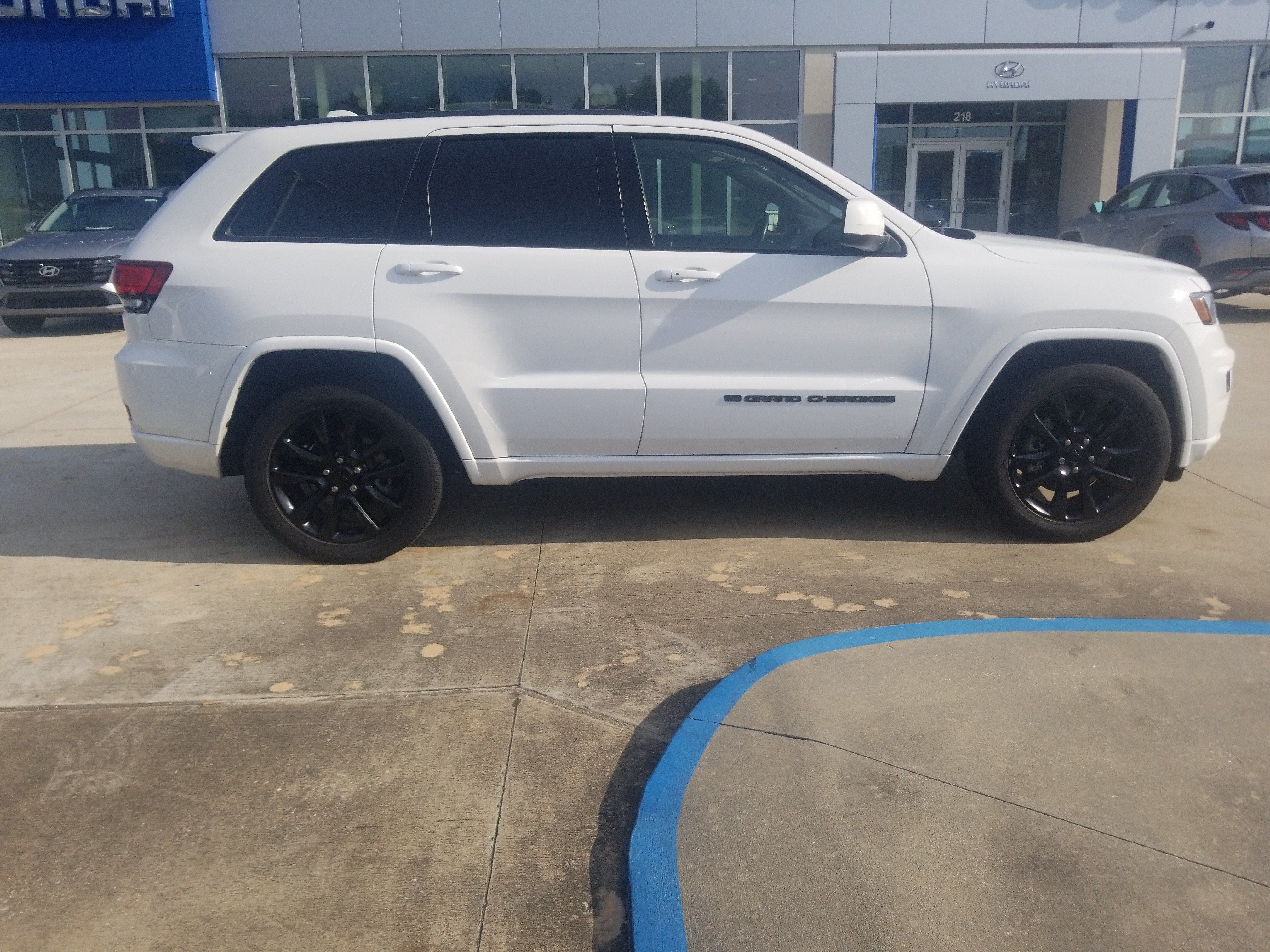Used 2022 Jeep Grand Cherokee Laredo X RWD image 8