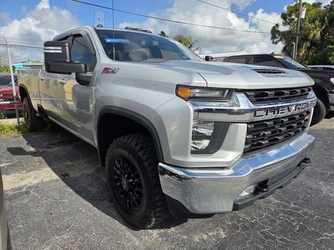Used 2022 Chevrolet Silverado 2500 LT w/ Convenience Package AWD/4WD image 3