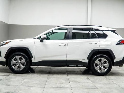 Used 2024 Toyota RAV4 XLE AWD/4WD image 9