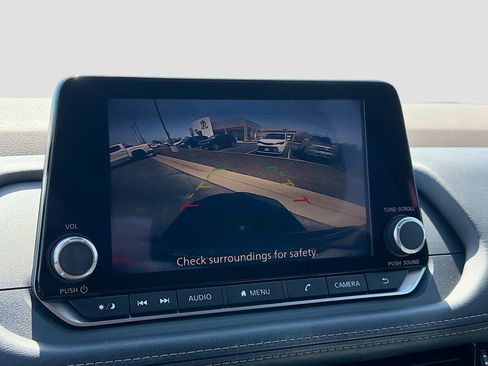 Used 2022 Nissan Rogue SV FWD image 19