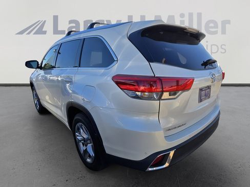 Used 2019 Toyota Highlander Limited image 3