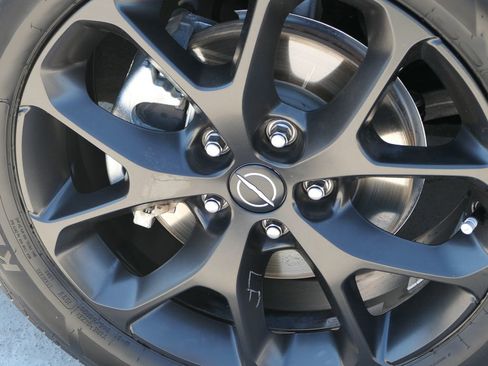 Used 2025 Chrysler Pacifica Limited FWD image 11