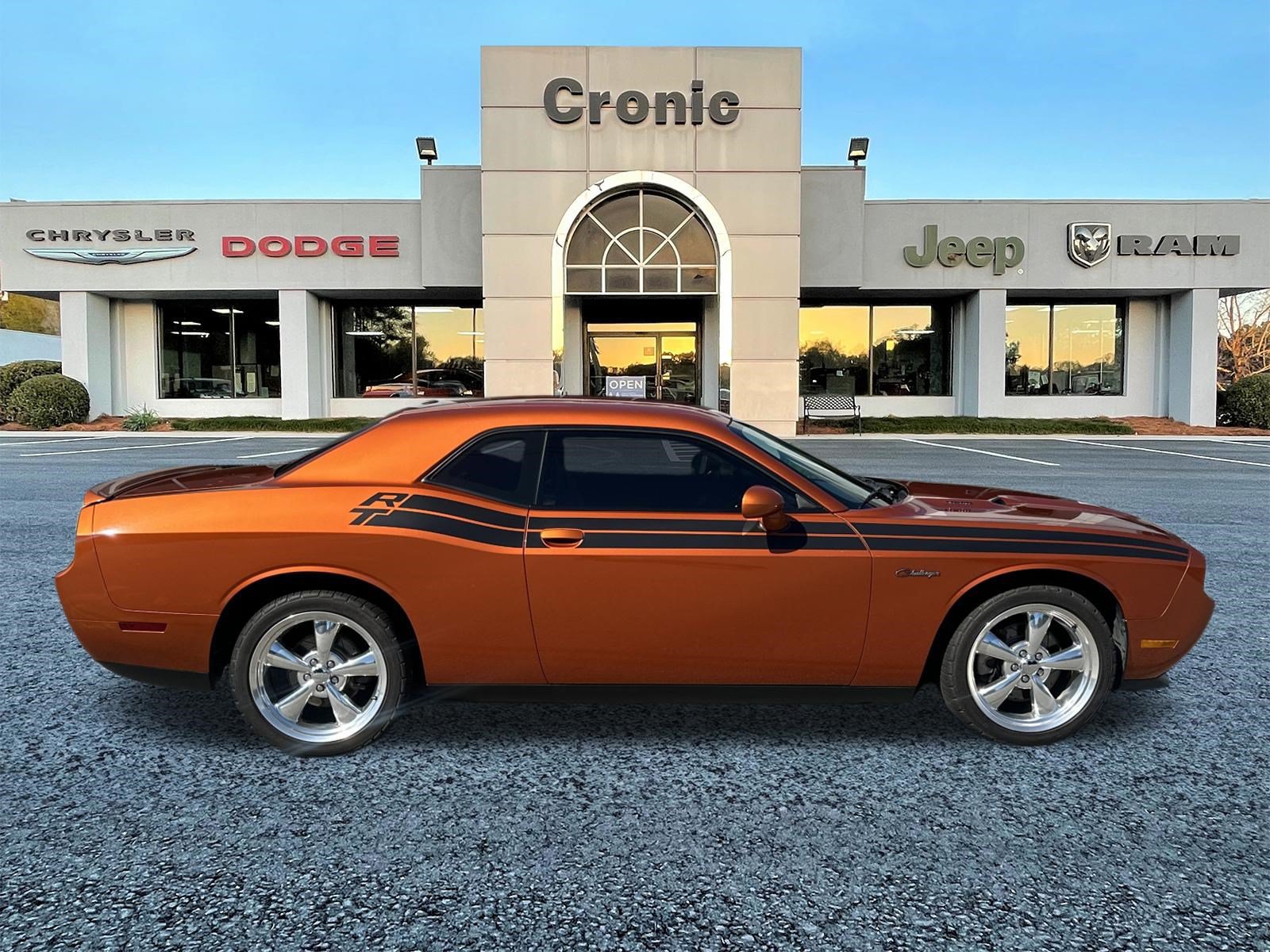 Used 2011 Dodge Challenger R/T RWD image 2