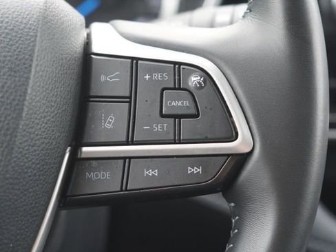 Certified 2025 Toyota Highlander XLE image 26