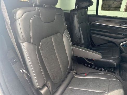 Used 2022 Jeep Grand Cherokee L Overland w/ Luxury Tech Group IV RWD image 35