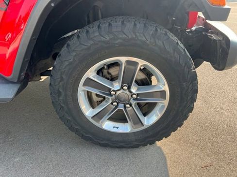 Used 2018 Jeep Wrangler Unlimited Sahara AWD/4WD image 10
