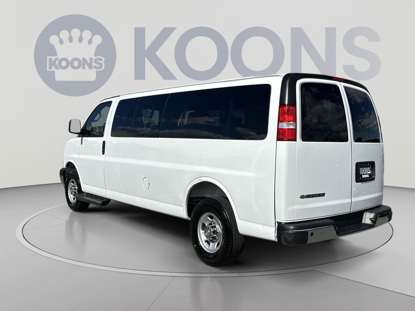 Used 2025 Chevrolet Express 3500 LT w/ LT Preferred Equipment Group RWD image 8