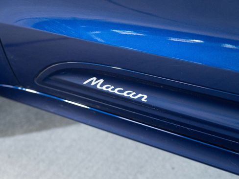 Certified 2026 Porsche Macan AWD/4WD image 12