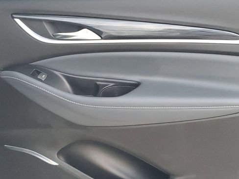 Used 2023 Buick Enclave Essence image 44