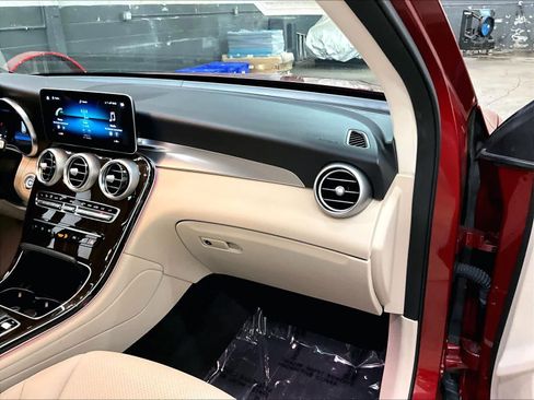 Used 2022 Mercedes-Benz GLC 300 4MATIC image 19