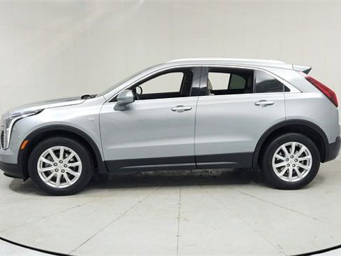 Certified 2023 Cadillac XT4 Luxury w/ Cold Weather Package image 2