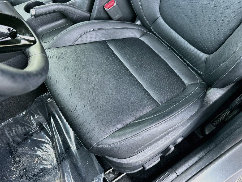 Used 2025 Kia Seltos EX w/ EX Sunroof Package FWD image 19
