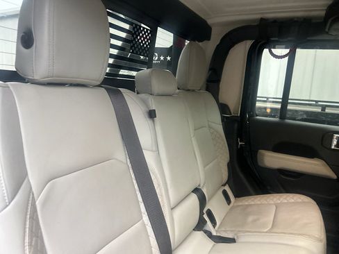 Used 2021 Jeep Gladiator Overland image 10