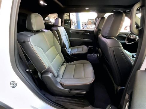 Used 2025 GMC Acadia AT4 w/ Luxury Package AWD/4WD image 20