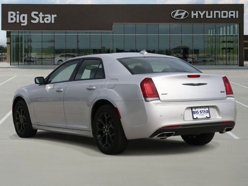Used 2023 Chrysler 300 Touring L w/ Popular Equipment Group image 3
