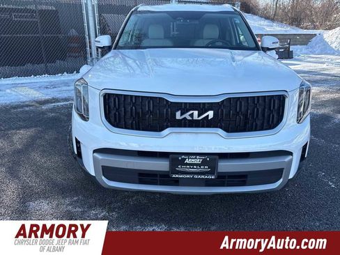Used 2023 Kia Telluride EX w/ EX Captain's Chair Package image 2