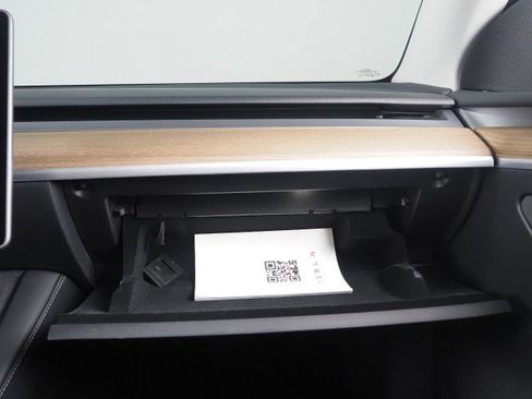 Used 2024 Tesla Model Y 2WD image 39