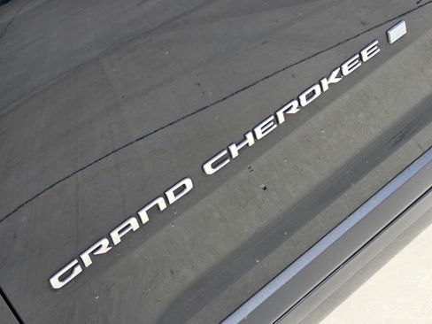 Certified 2023 Jeep Grand Cherokee Limited AWD/4WD image 11